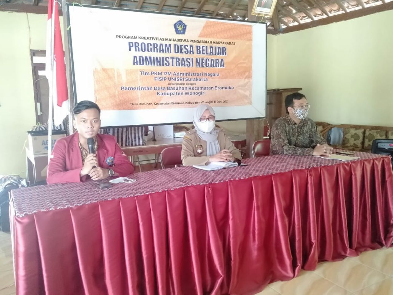 Tim PKM Pengabdian Masyarakat Administrasi Negara Unisri Surakarta melaksanakan Program Desa Belajar